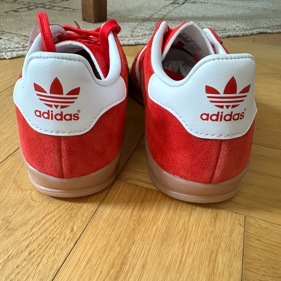 Adidas Gazelle’s Scarlet/White/Gum - Picture 4 of 5